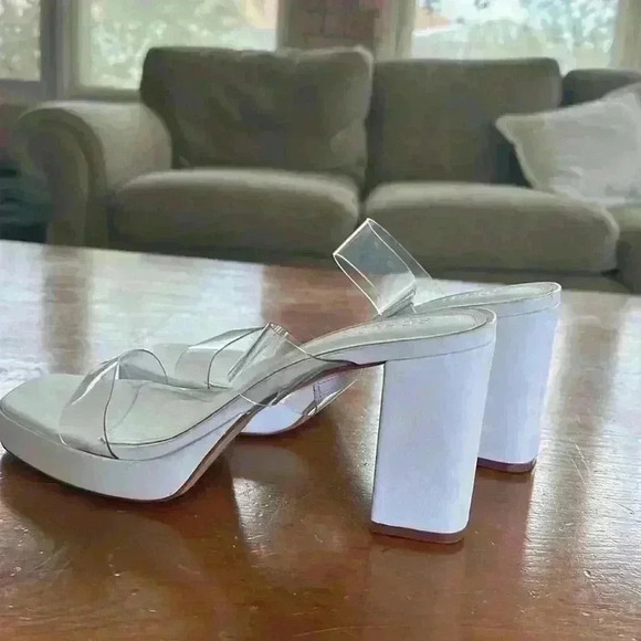 Shutz women's ARIELLA PLATFORM VINYL SANDAL size 10B - Picture 10 of 11